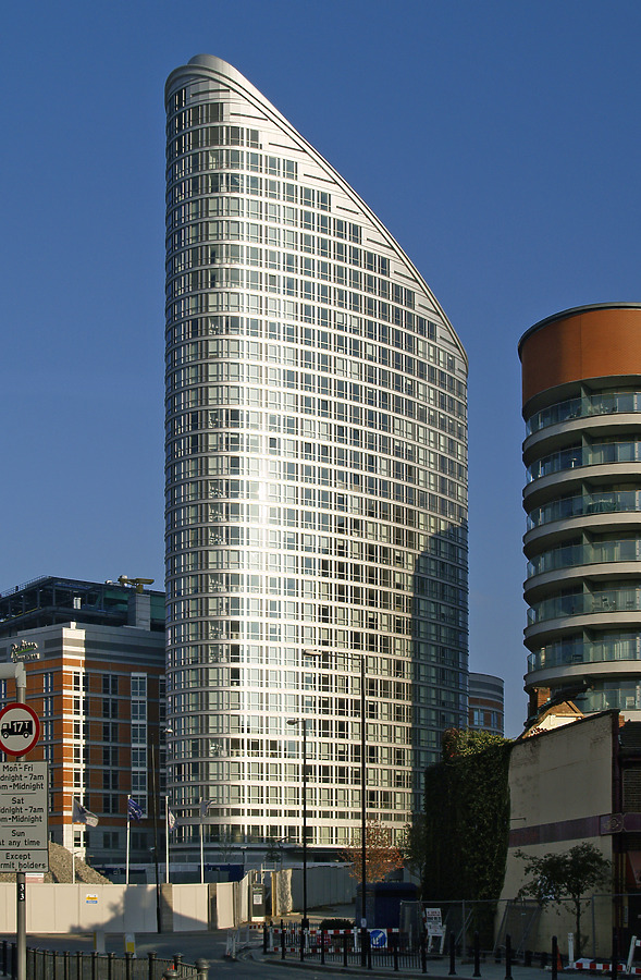 Ontario Tower by Cesar Serrano
