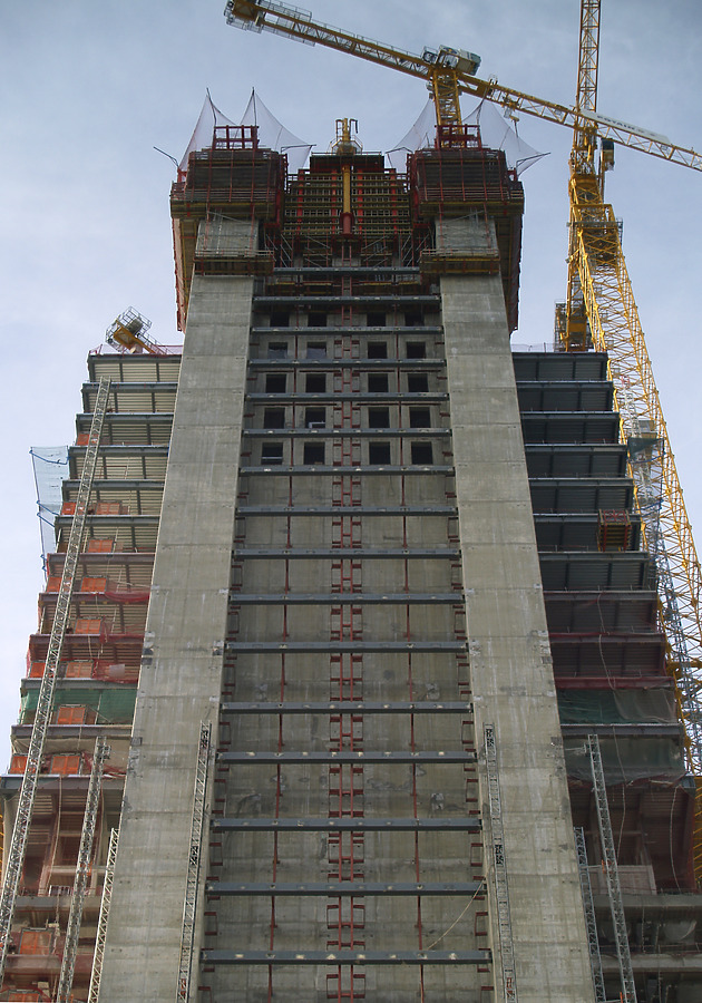 Torre Caja Madrid by Cesar Serrano