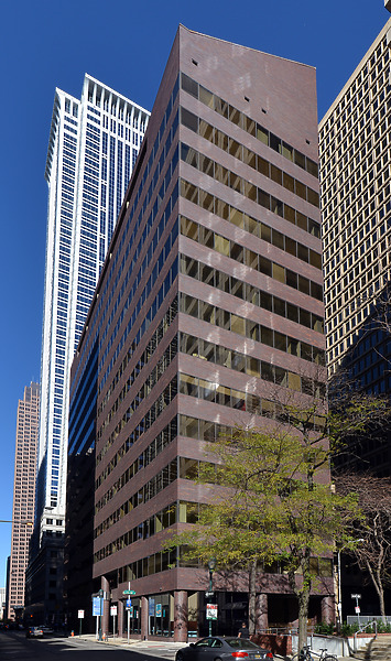 136-033-760