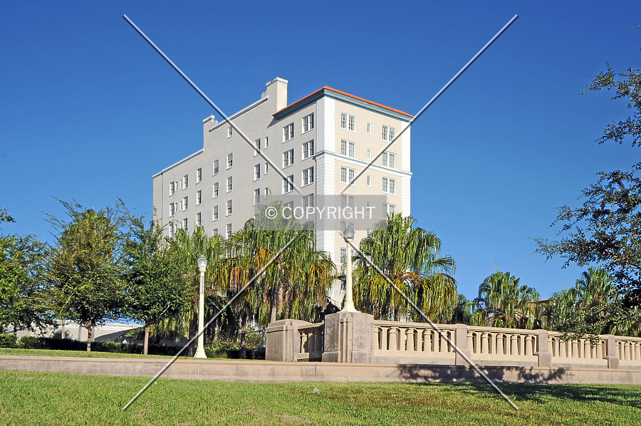 Lakeland Terrace Hotel by Jorge Molina