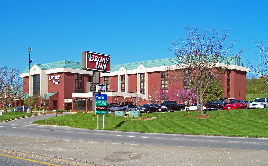 Drury Inn Collinsville by Ryan Hildebrand