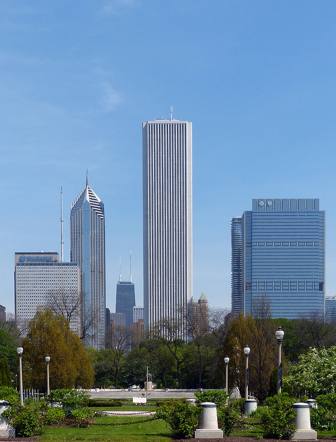 Aon Center by Nate Lindsey