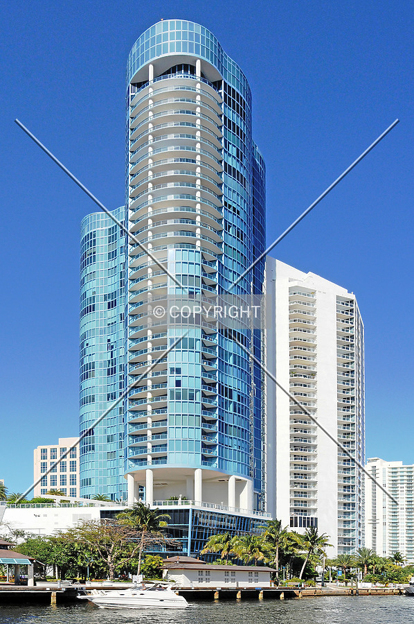 Las Olas River House by Jorge Molina