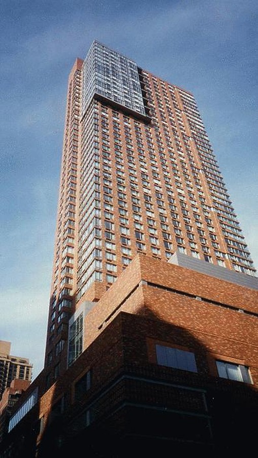 Millennium Tower by Nate Lindsey