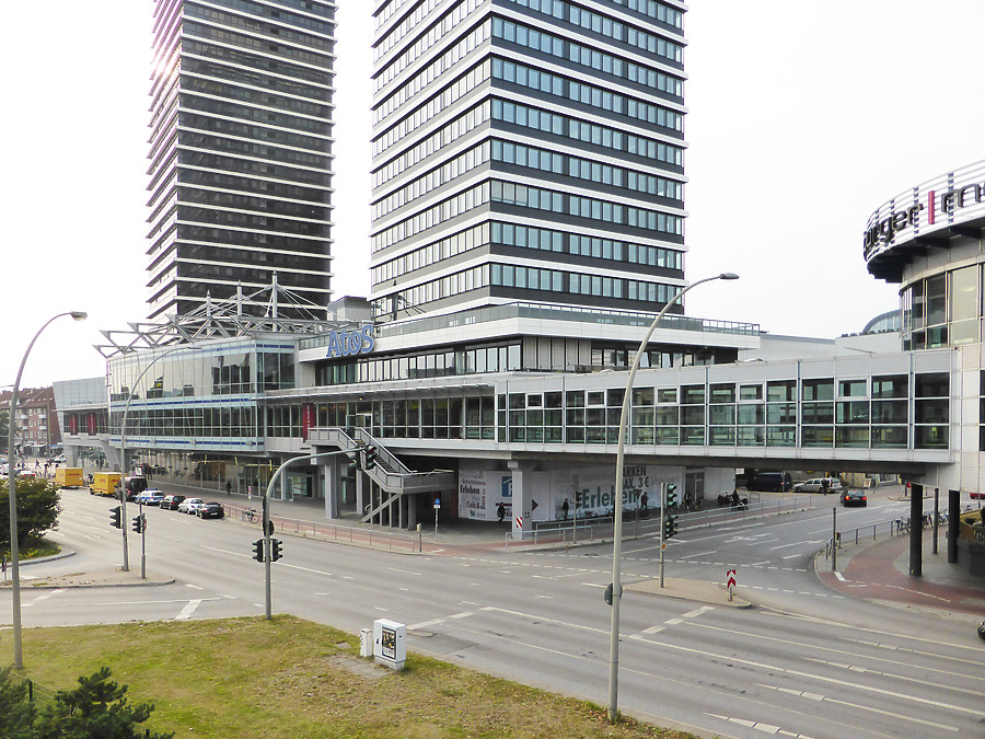 Mundsburg Office Tower by Der Hamburger