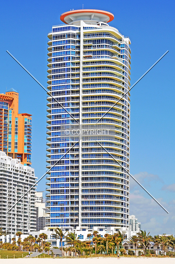 Continuum on South Beach, South Tower by Jorge Molina