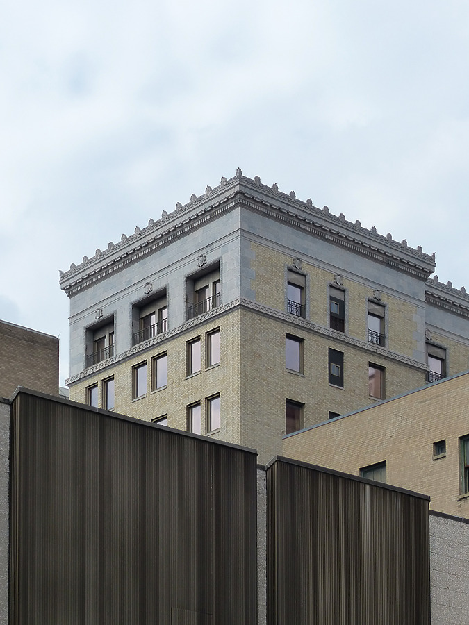 Huntington Bank Building by Nate Lindsey