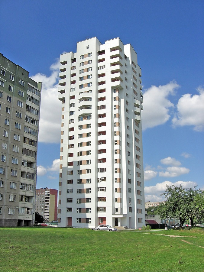 Prospekt Rokossovskogo 64 by Alexei Bobko