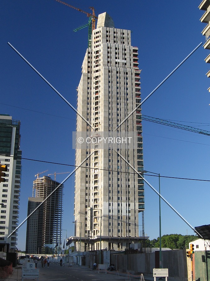 Torre Renoir 1 by Maximiliano Buono