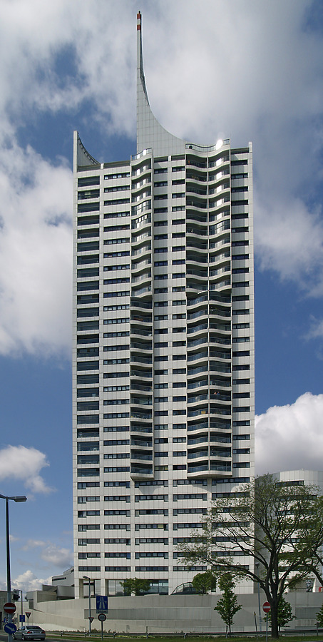 Hochhaus Neue Donau by Cesar Serrano