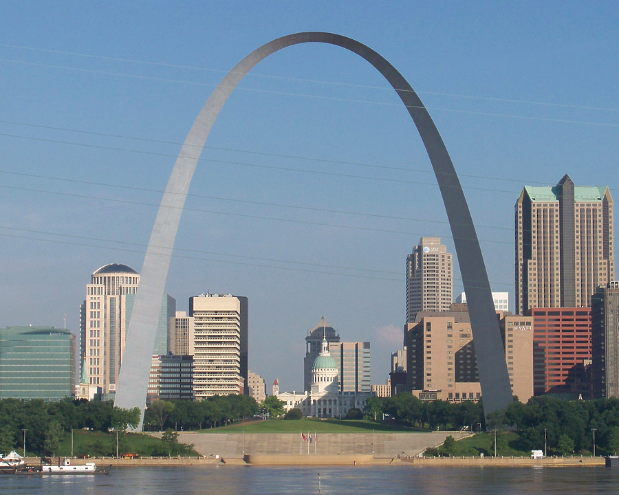 Gateway Arch by Ryan Hildebrand