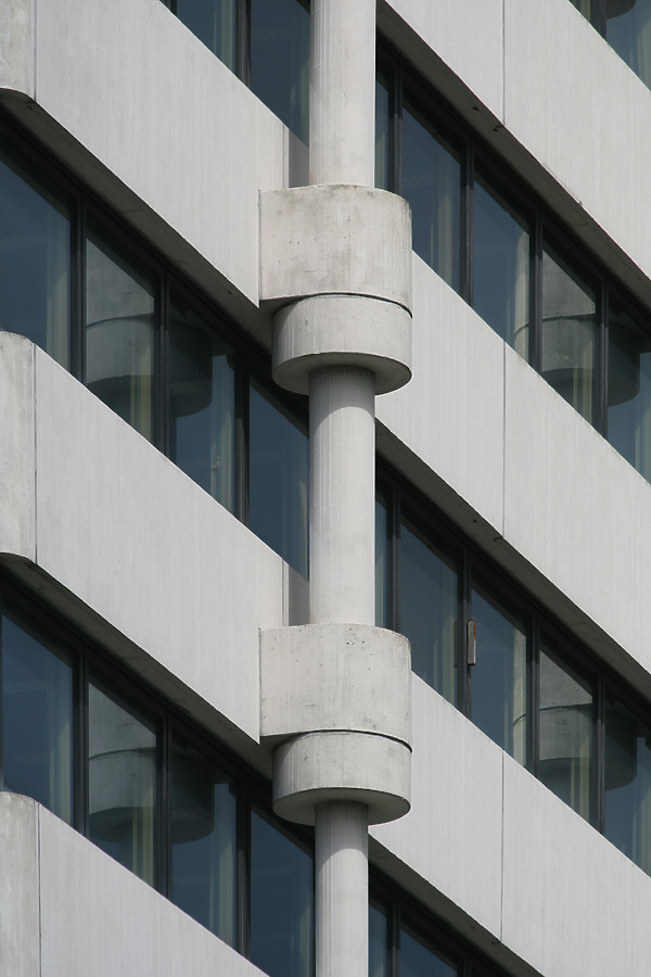 Stadtsparkasse Wuppertal by Michiel van Dijk