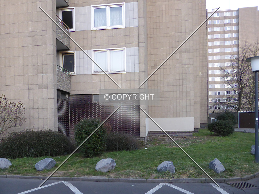 Fritz-Remy-Straße 5-7 by Nephilim