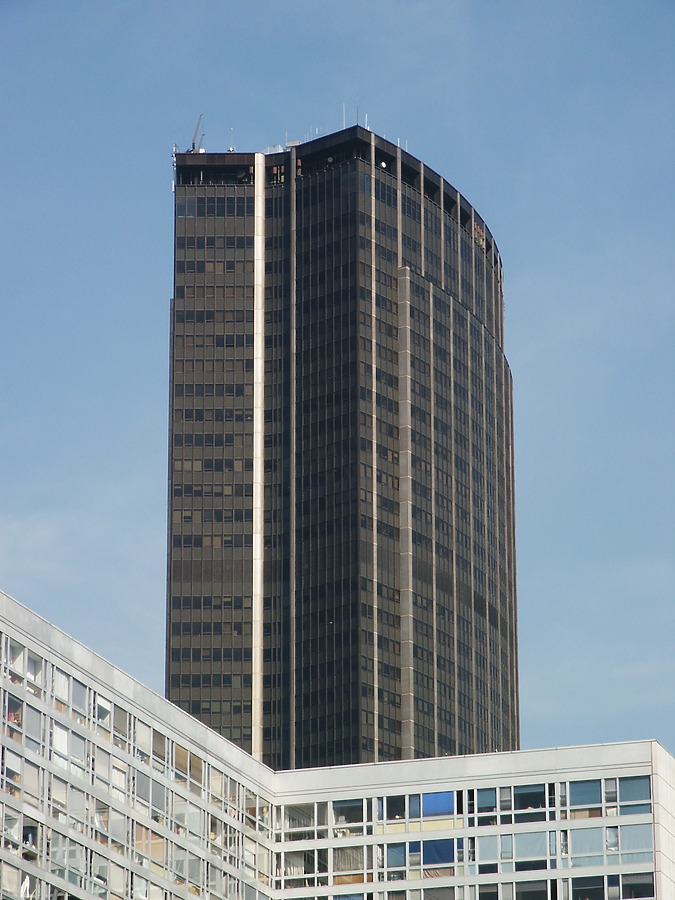 Tour Montparnasse by Daniel Kieckhefer