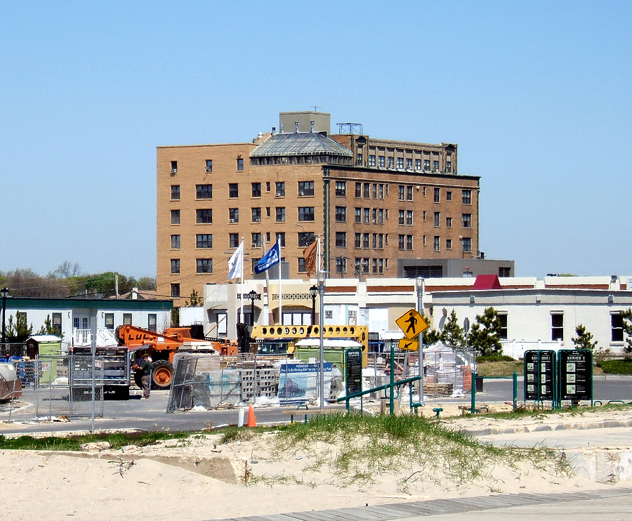 Kingsley Arms Apartments by John Cahill