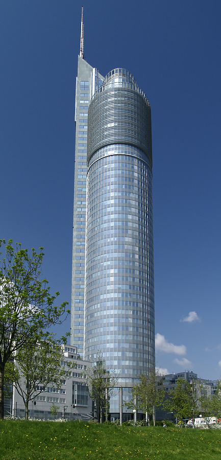 Millennium Tower by Cesar Serrano