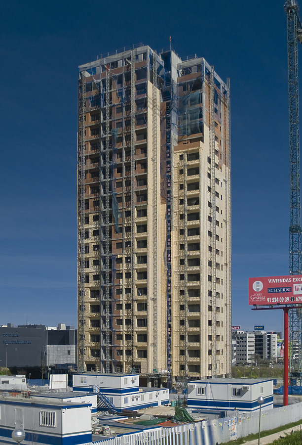 Torre Ámbar by Cesar Serrano