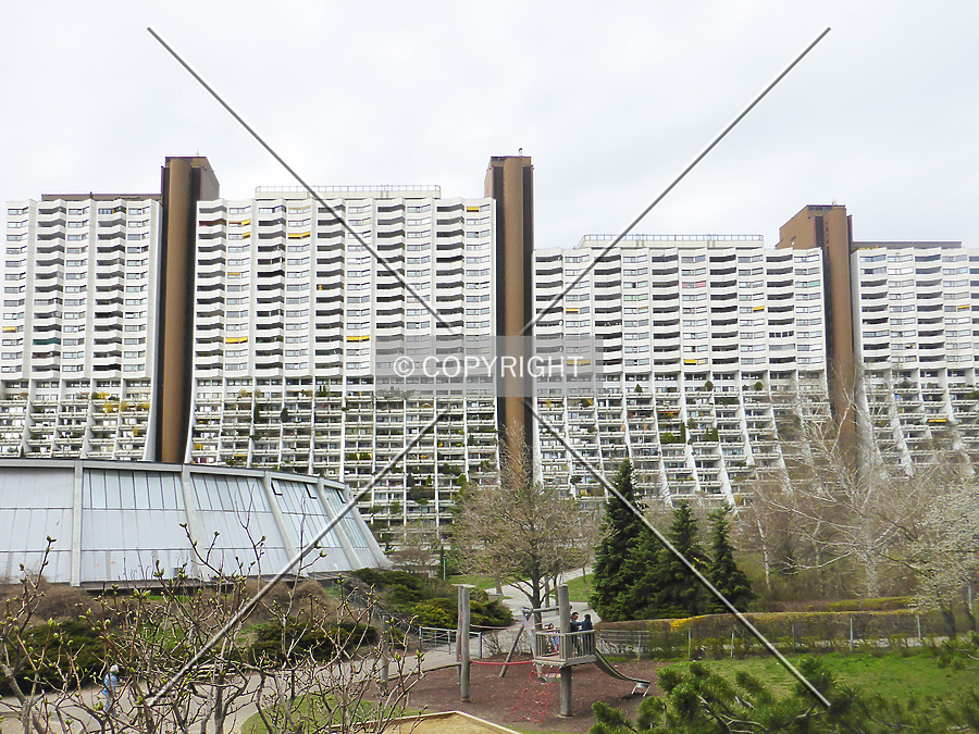 Wohnpark Alterlaa - Block B3-B8 by Nephilim