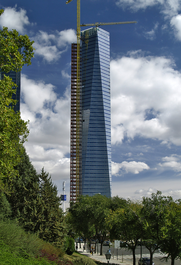 Torre de Cristal by Cesar Serrano