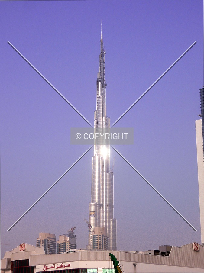 Burj Khalifa by Arvin Daeizadeh
