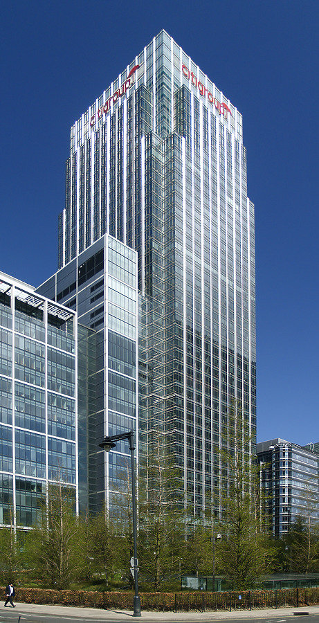 25 Canada Square by Cesar Serrano