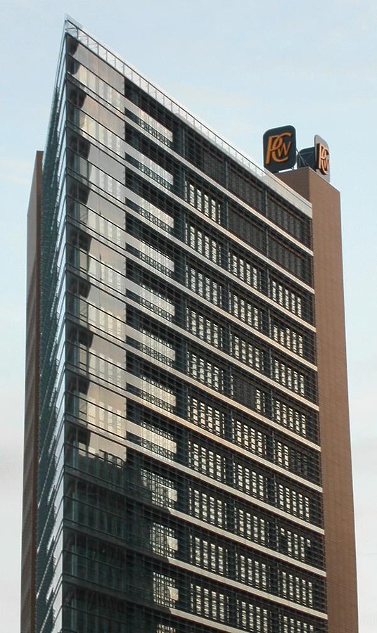 Potsdamer Platz 11 by Cesar Serrano