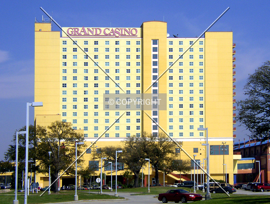 Island View Casino Resort Hotel by Chris Patriarca