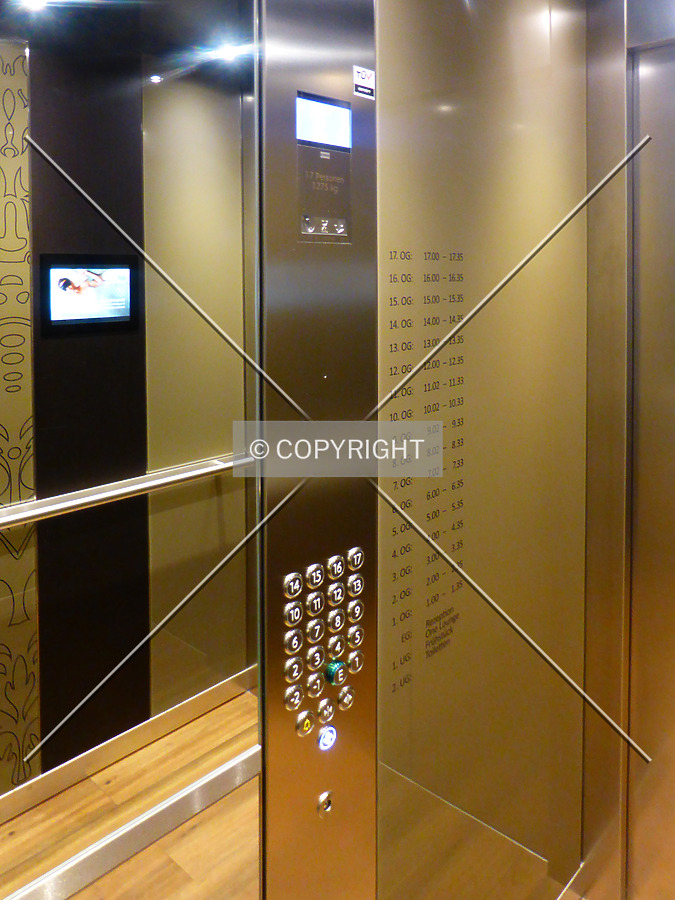 Motel One Hauptbahnhof by Nephilim