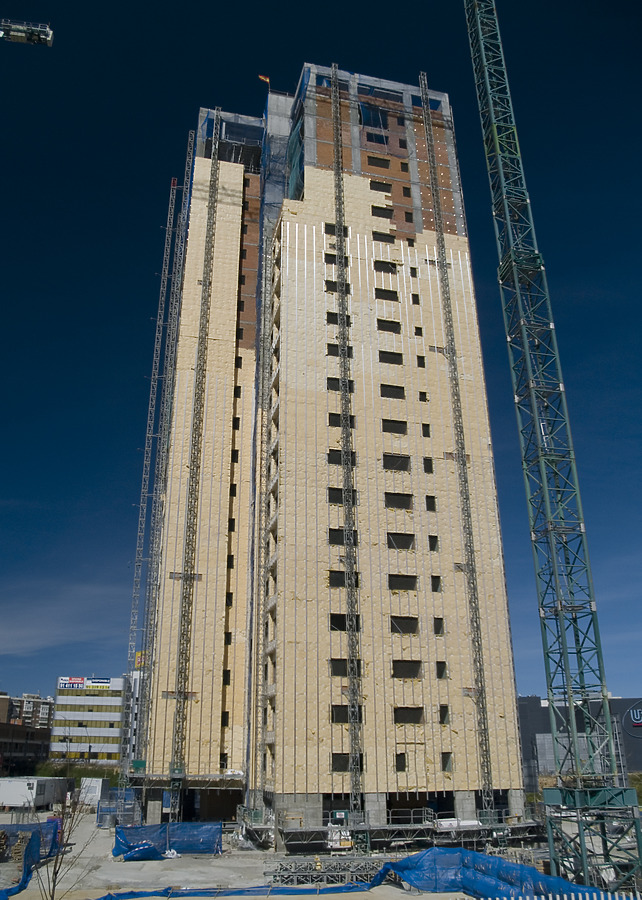 Torre Ámbar by Cesar Serrano