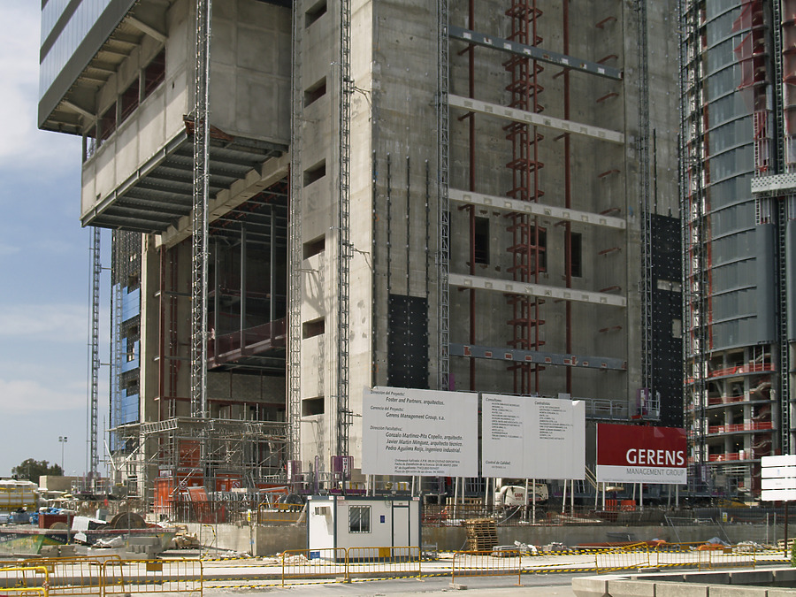 Torre Caja Madrid by Cesar Serrano