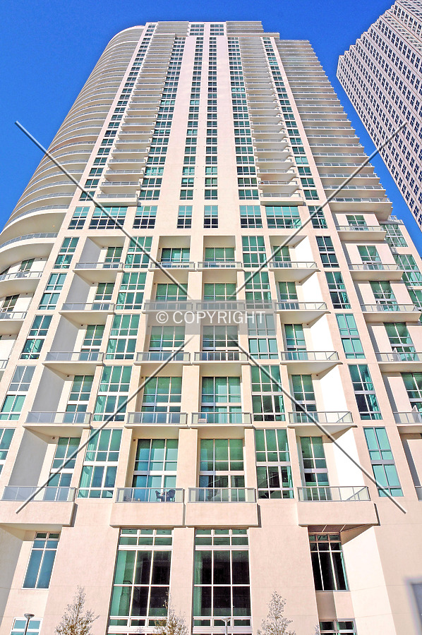 Met 1 by Jorge Molina