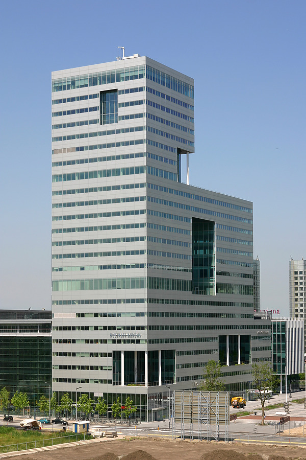 Ito-Toren by Michiel van Dijk