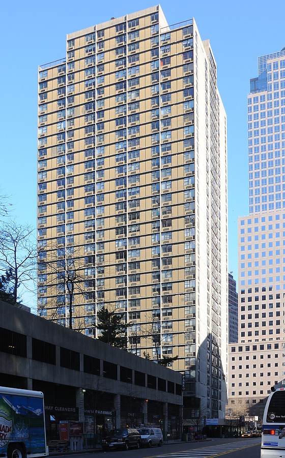 Gateway Plaza 200 by David Guija