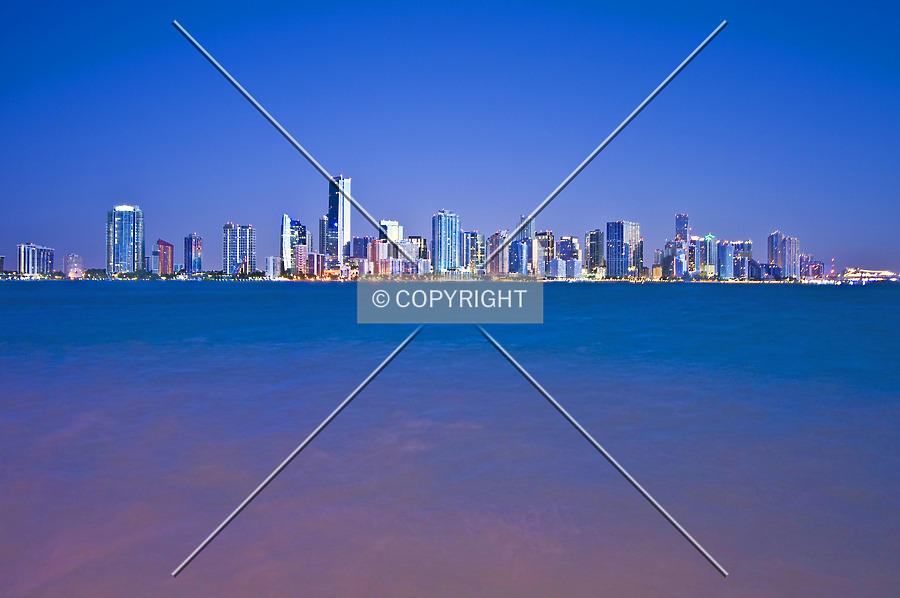 Four Seasons Hotel & Tower by Jorge Molina