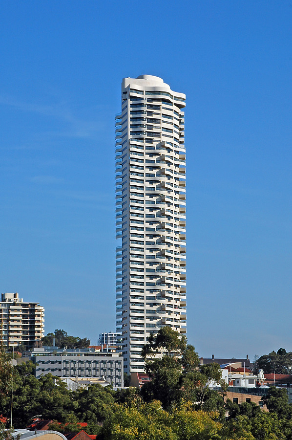 Horizon Apartments by John Bek