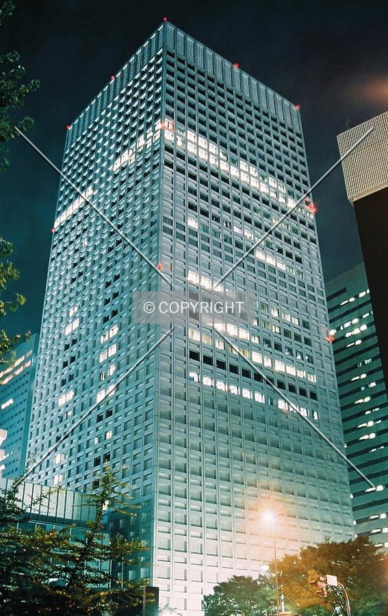 KDDI Building by Andrew Stewart