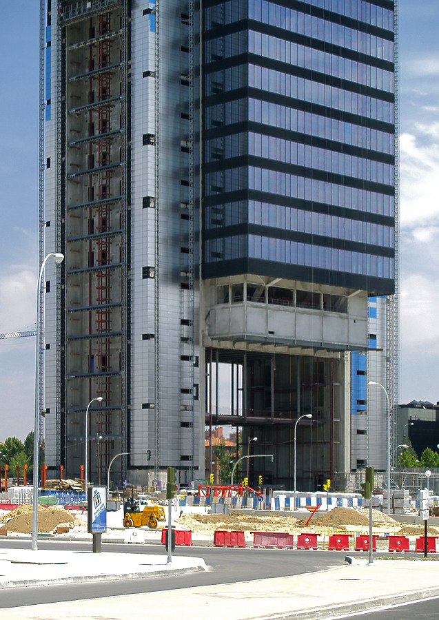 Torre Caja Madrid by Cesar Serrano