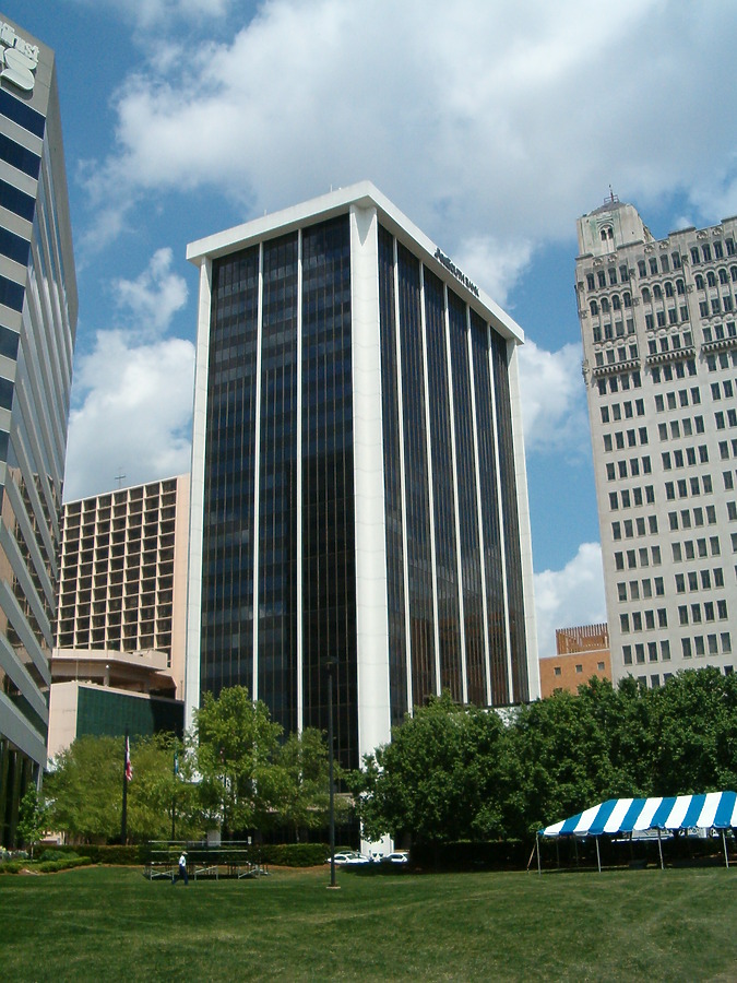 Regions Plaza by Rodney Gunn