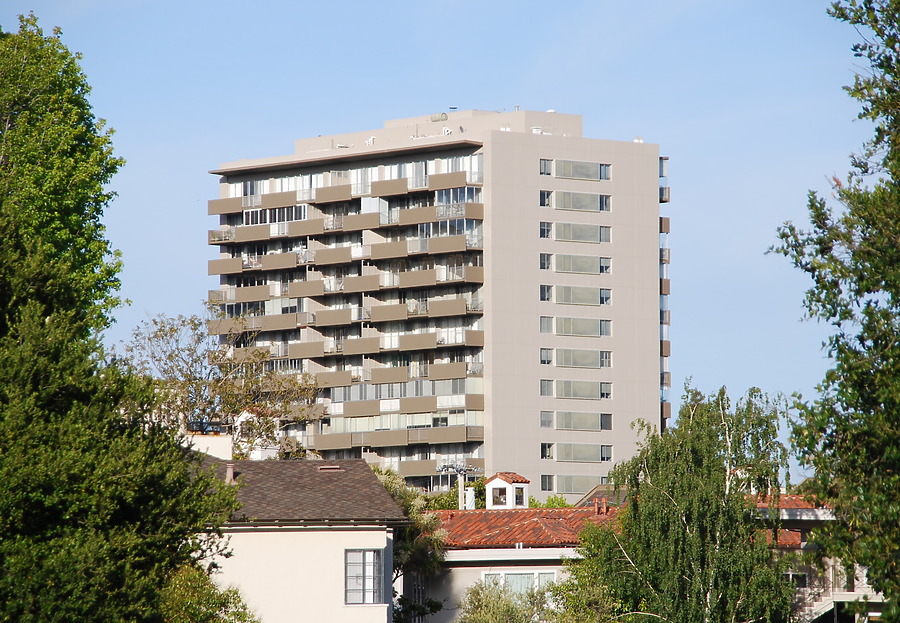 Townhouse Plaza by Huopa