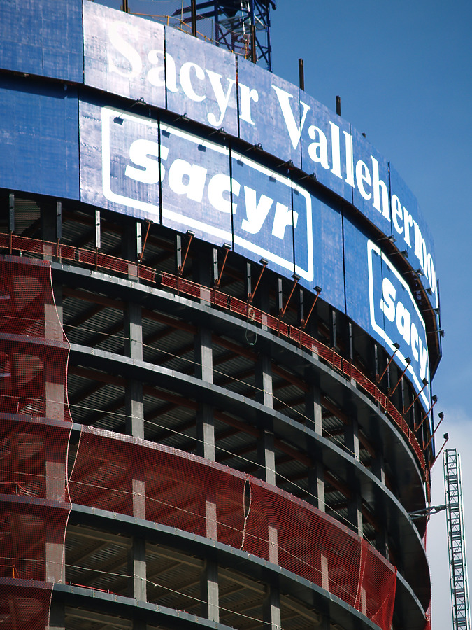 Torre Sacyr Vallehermoso by Cesar Serrano