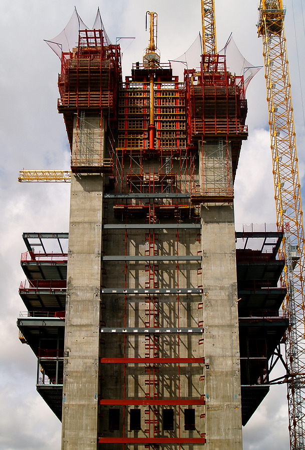 Torre Caja Madrid by Cesar Serrano