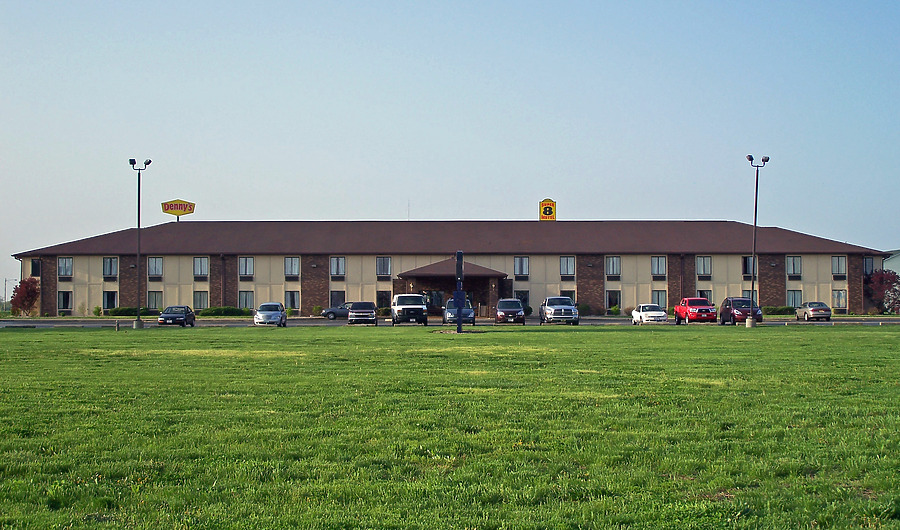 Days Inn and Suites by Ryan Hildebrand