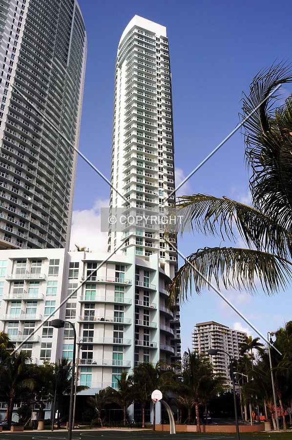 Quantum on the Bay North Tower by Jorge Molina