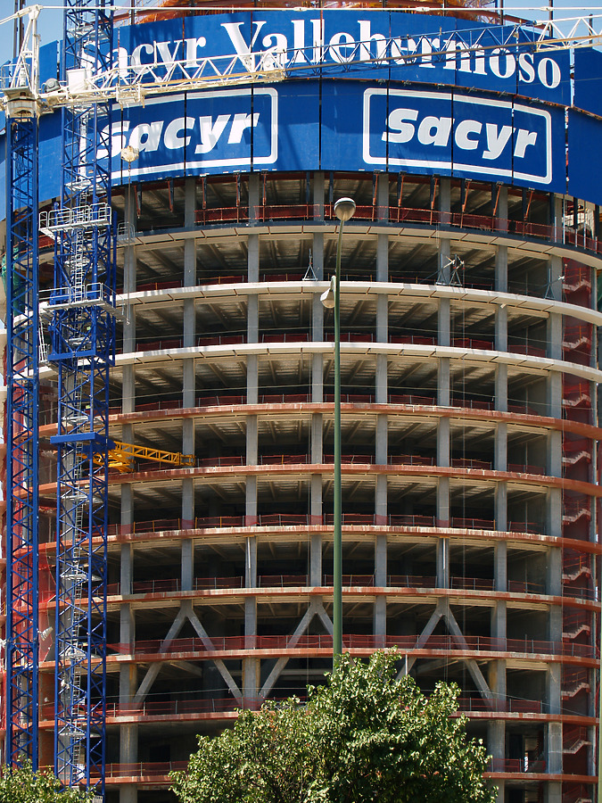 Torre Sacyr Vallehermoso by Cesar Serrano