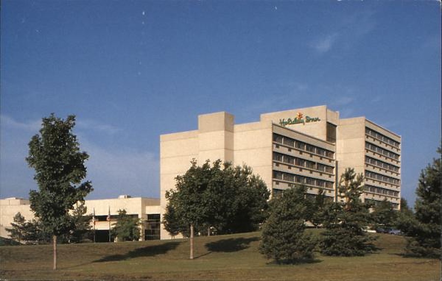 Gateway Hotel & Conference Center by Acme Printing Co.