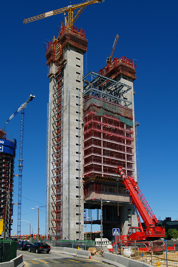 Torre Caja Madrid by Cesar Serrano