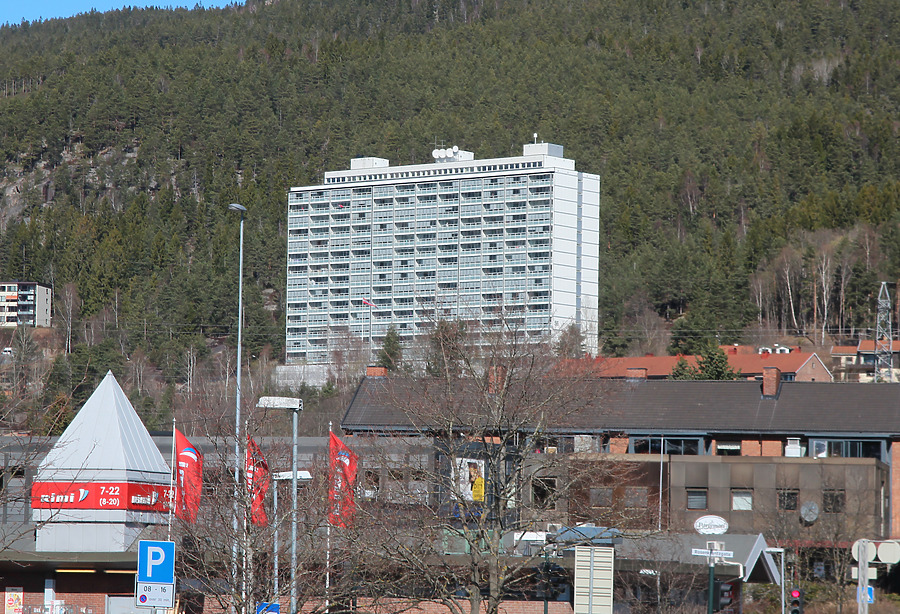 Høyblokken Solås by Kjetil Balog