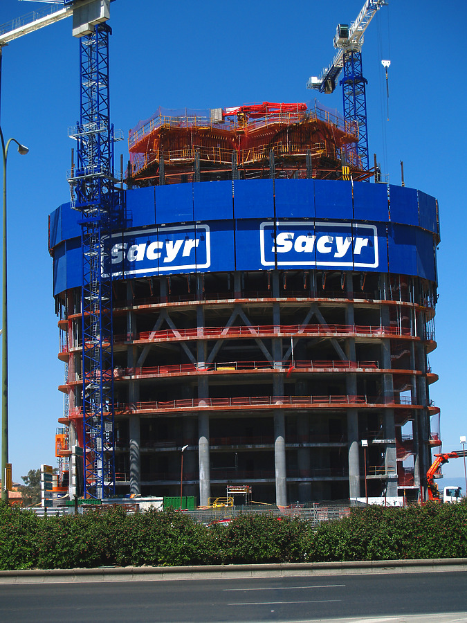 Torre Sacyr Vallehermoso by Cesar Serrano