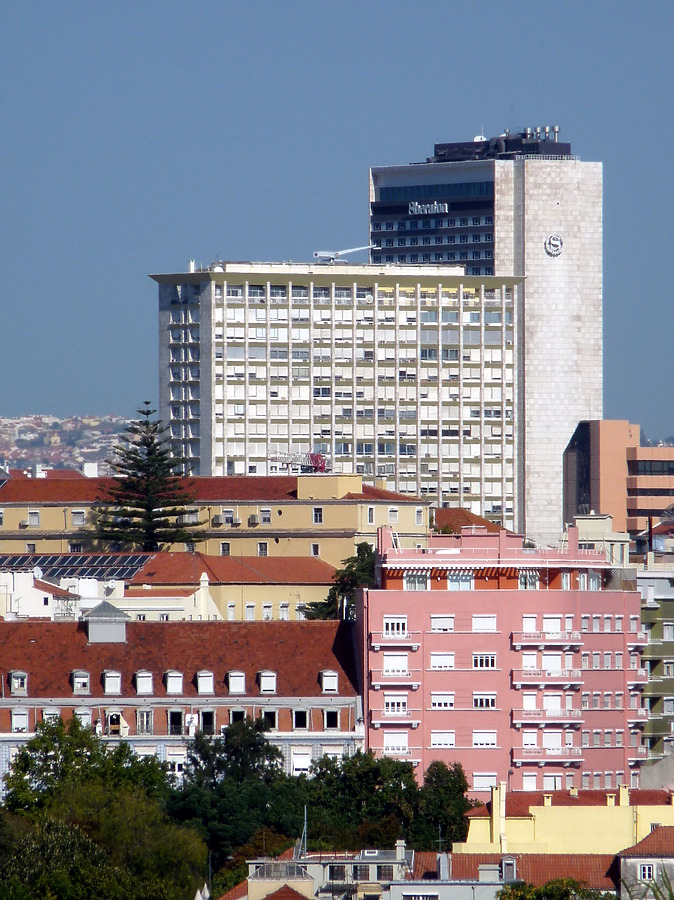 Edifício Aviz by Robin Spetz