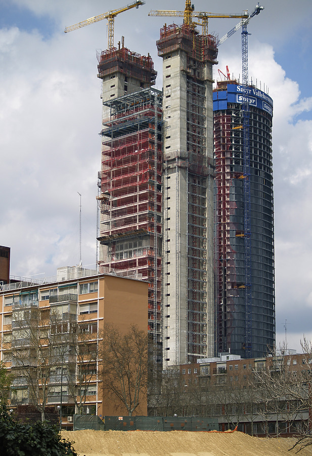 Torre Caja Madrid by Cesar Serrano